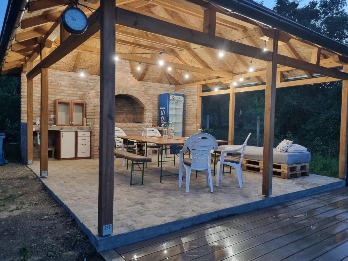 Hoopovo House Fruska Gora Villa Irig Bagian luar foto